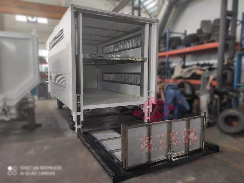 5吨厢式星空体育登录入口(官方)网站/网页版登陆入口带垂直升降尾板工具拖车