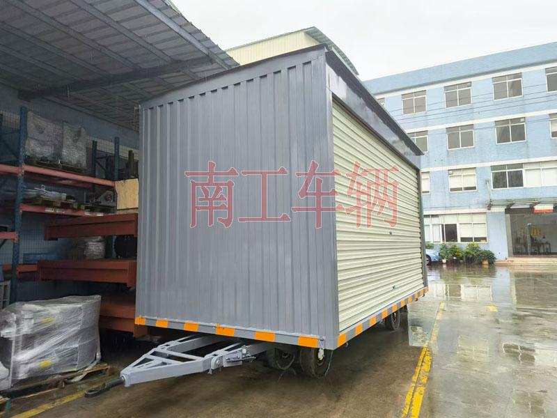 10吨箱式星空体育登录入口(官方)网站/网页版登陆入口两侧带卷帘门 牵引雨篷拖车