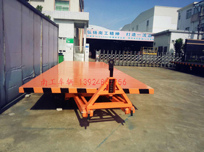 10吨星空体育登录入口(官方)网站/网页版登陆入口 8个实心胎全挂车1I.jpg