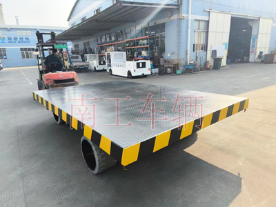 30吨重型星空体育登录入口(官方)网站/网页版登陆入口 环保实心轮胎3I.jpg