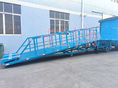 10吨移动式登车桥电动 防爆款4I.jpg