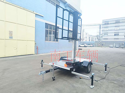 0.2吨LED广告拖车黑色 自动旋转款5I.jpg